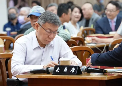 柯文哲32字紙條曝光!命彭振聲「京華城加速」 唯獨他一人簽退