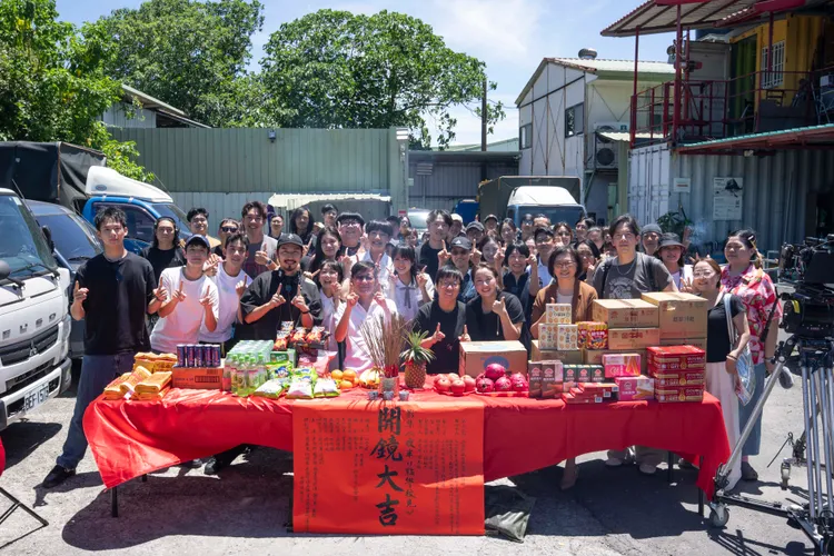 影集《夜半11點學校見》今在台北舉行開鏡儀式。三匠影視提供