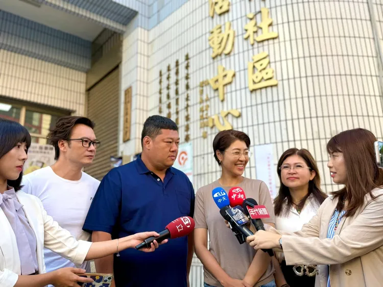 南投縣長許淑華今天上午陪同游顥投票。取自臉書