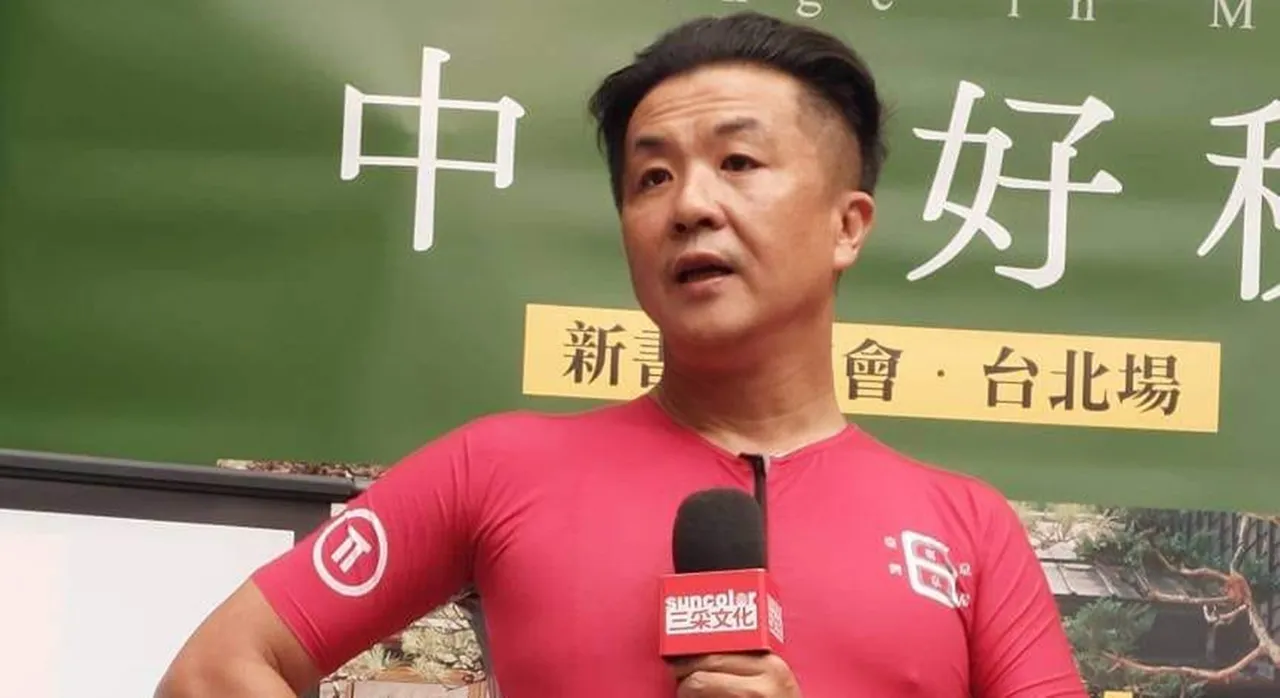 呂秋遠與事務所實習律師交往後產下一女,但2人僅短命戀3個月後鬧翻,也成為網友熱議話題。翻攝呂秋遠臉書