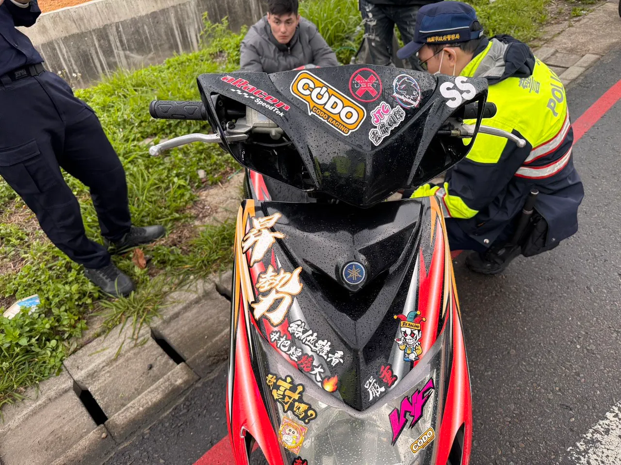 现场查扣之机车。芦竹警分局提供
