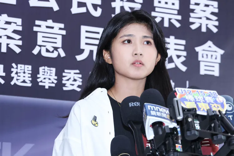 狂轰黄国昌2018反核言论！20岁吴亚昕：核废料40年来无解