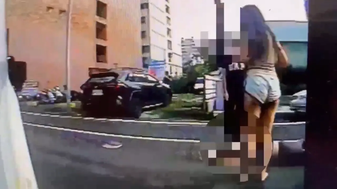 魏女撞飞孙姓妇人,当时下车关切对方伤势,但后来并未与家属和解。资料照