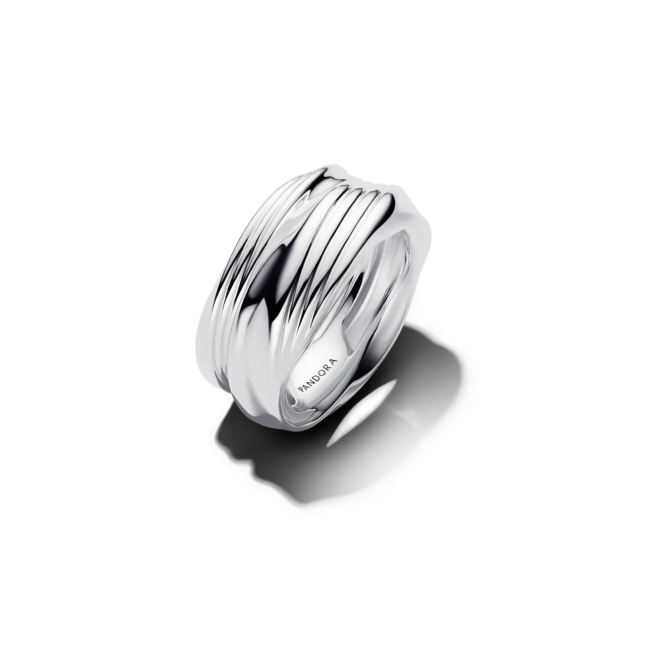 PANDORA自然流沙旋紋雙層戒指,4080元。品牌提供
