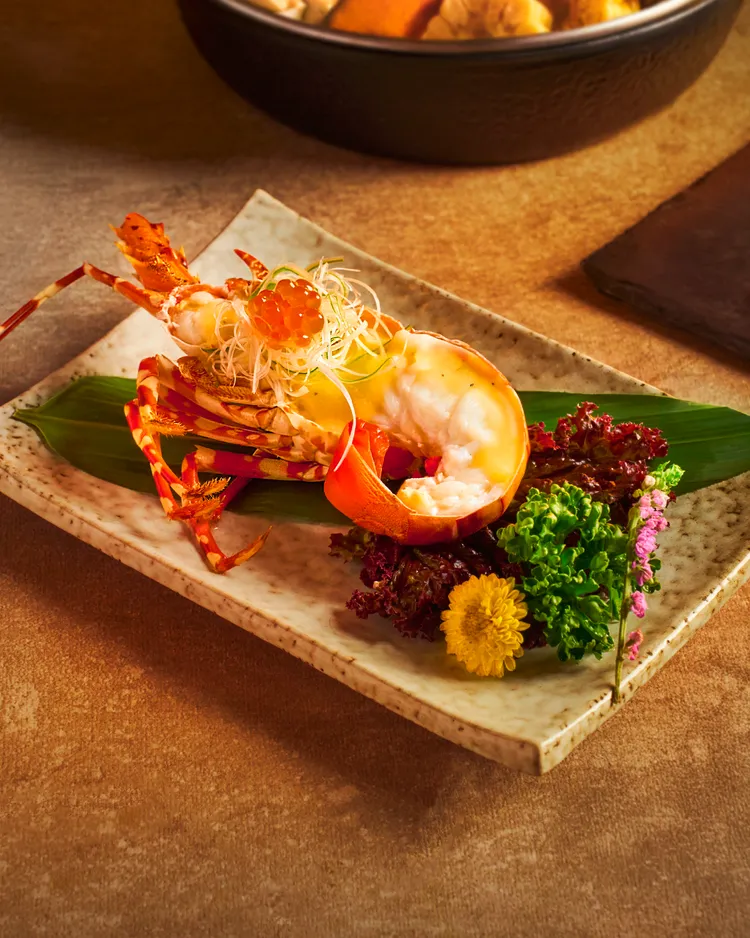 Extension 1 by 橘色以清蒸奶油龍蝦作為七夕限定套餐中的特色小品，鮮甜彈牙的肉質佐上特製奶油淋醬，醇香更添風味。業者提供