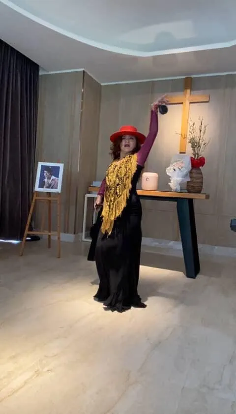 佛朗明哥舞蹈家賀連華獻舞林沖生前名曲《戀心》與《月亮代表我的心》。林凱文提供