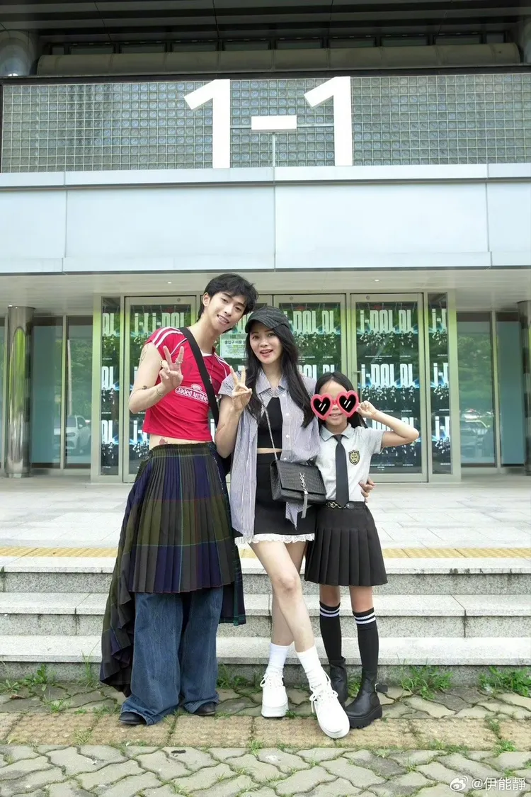 伊能靜與兒子母子情深。翻攝伊能靜微博