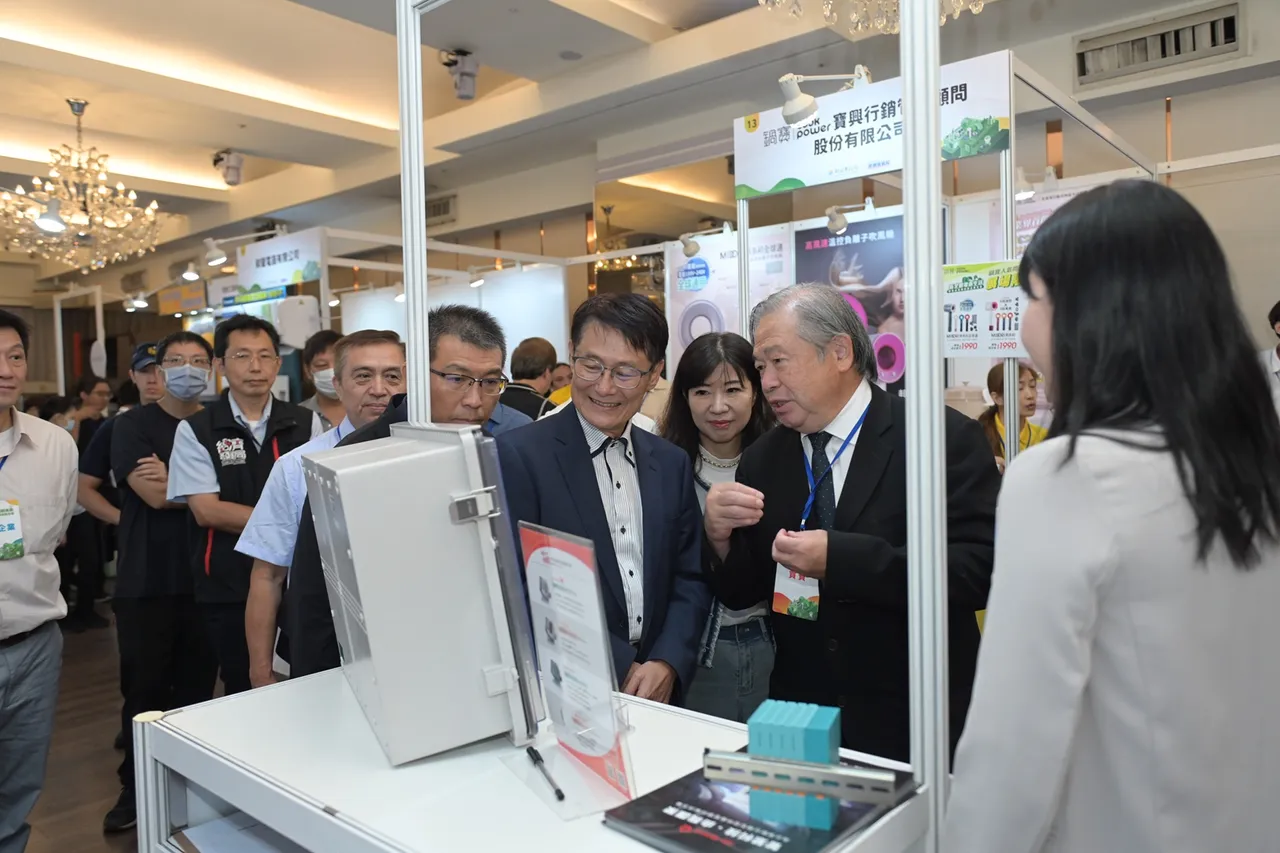活動整合企業與民生(B2B、B2C)雙向的節能應用服務與方案,吸引超過百名企業代表與市民熱烈參與,現場互動不斷。經發局提供