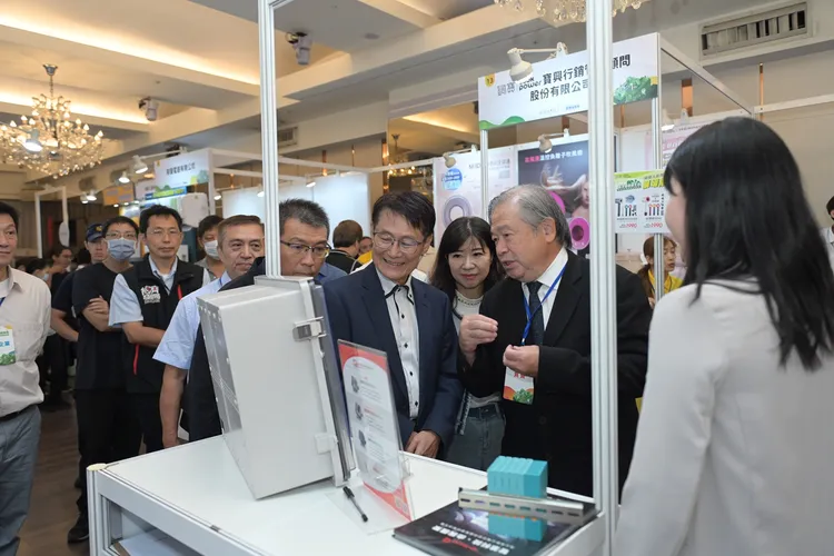 活動整合企業與民生(B2B、B2C)雙向的節能應用服務與方案，吸引超過百名企業代表與市民熱烈參與，現場互動不斷。經發局提供