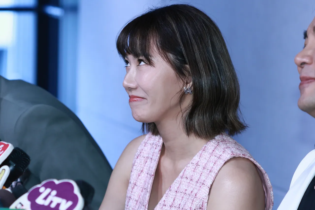 大牙谈及离婚内幕表情生动。彭欣伟摄