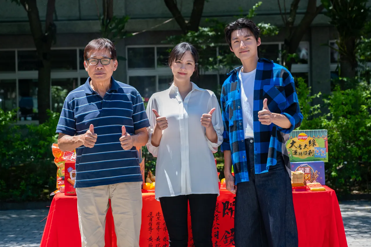梁修身(左起)为角色做很多功课,接续为魏蔓、刘育仁。大爱提供