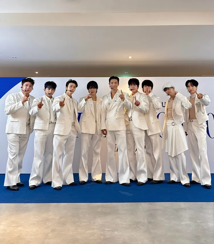 神童（左起）、厲旭、東海、藝聲、始源、圭賢、希澈、銀赫、利特狀態絕佳。翻攝SJ IG