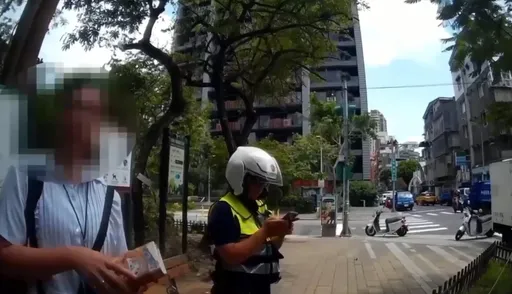 北市OL身懷鉅款獨坐公園 警以為她遭詐「沒想到是車手本人」