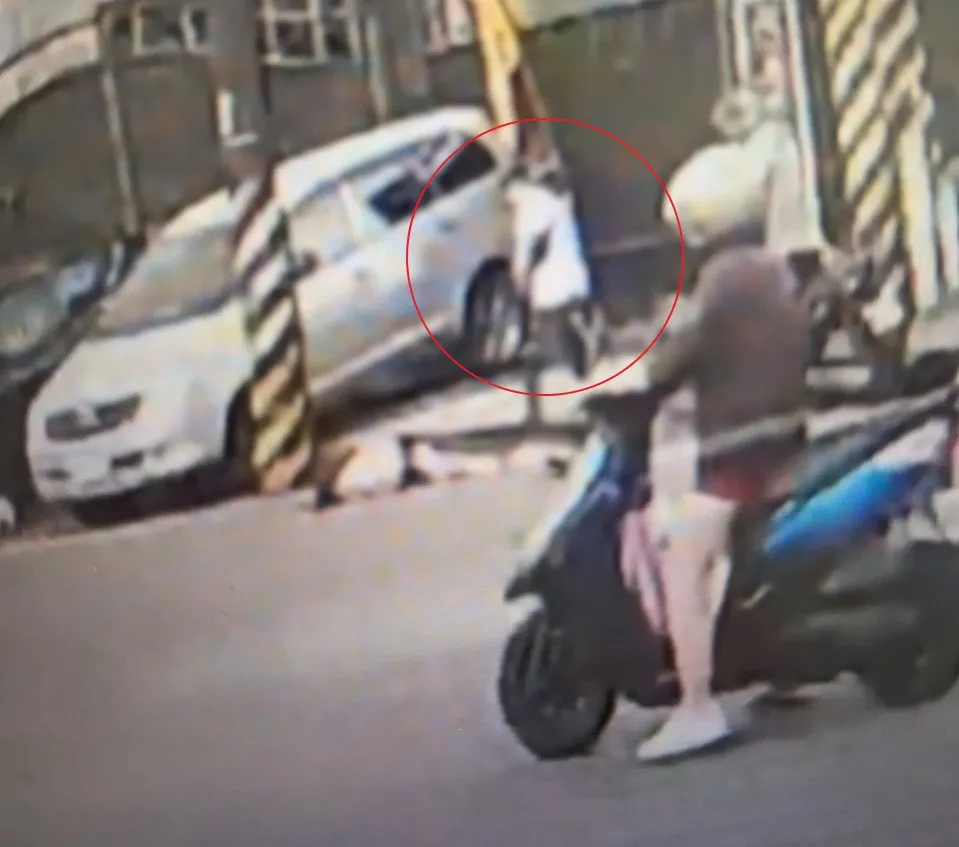 苏男肇事后抛下重伤的邱女迳自离开现场。翻摄照片