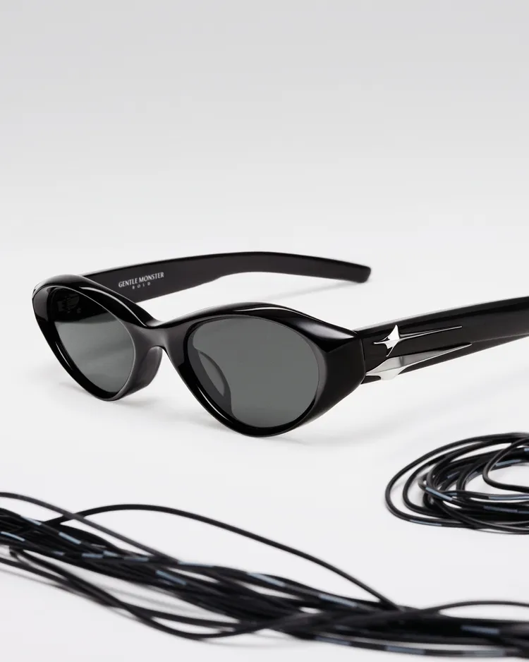 醋酸材質的鏡款則以誇張立體前框展現未來感。品牌提供