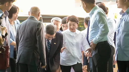 他爆盧秀燕槓卓榮泰「像媽媽罵兒子」!網一面倒大讚:慈母出敗兒
