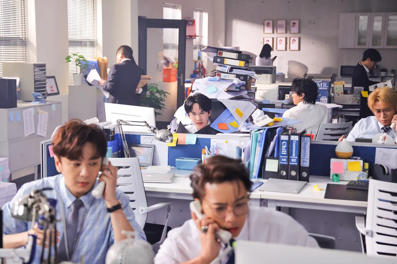 Energy将社畜的苦闷演的淋漓尽致。相信音乐提供