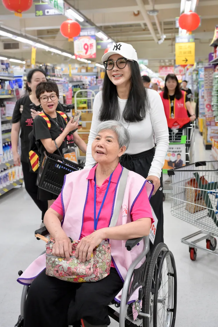 陳美鳳投身公益不遺於力。台灣優質生命協會提供