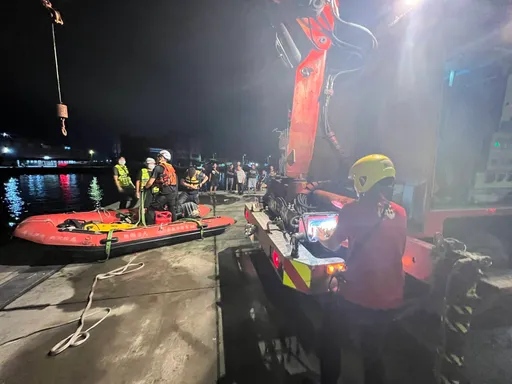 屏東東港海事民眾騎車落海!昨漏夜搜救無果 今繼續搜尋