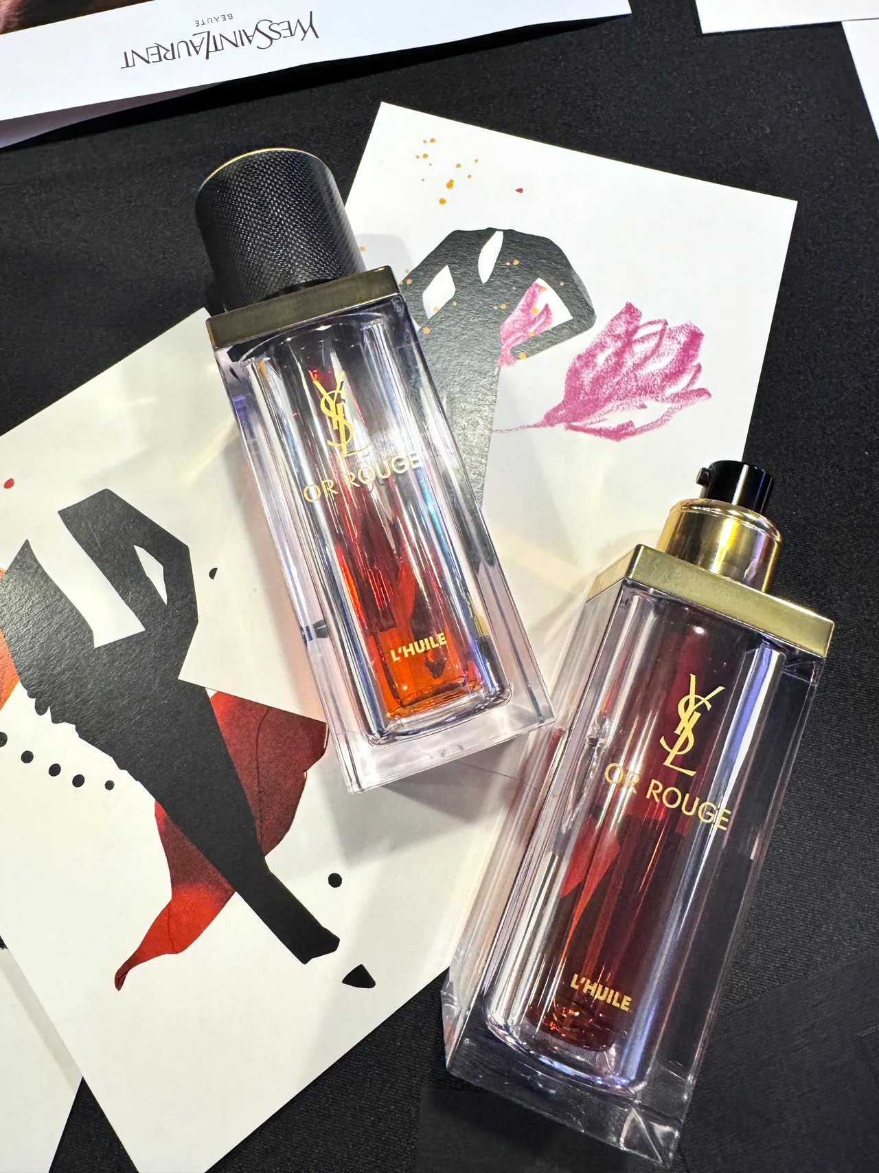 YSL金緻奢華極萃精華油,30ml/1萬2000元、補充瓶1萬450元。張家玲攝