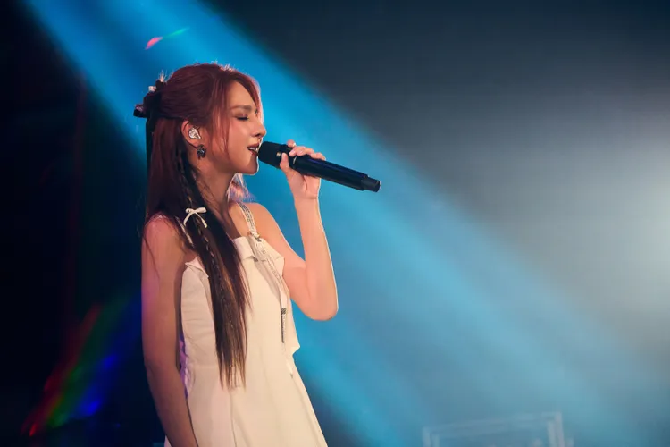 郭靜首度高雄開個唱，經典夯歌掀起全場大合唱。寬宏藝術提供