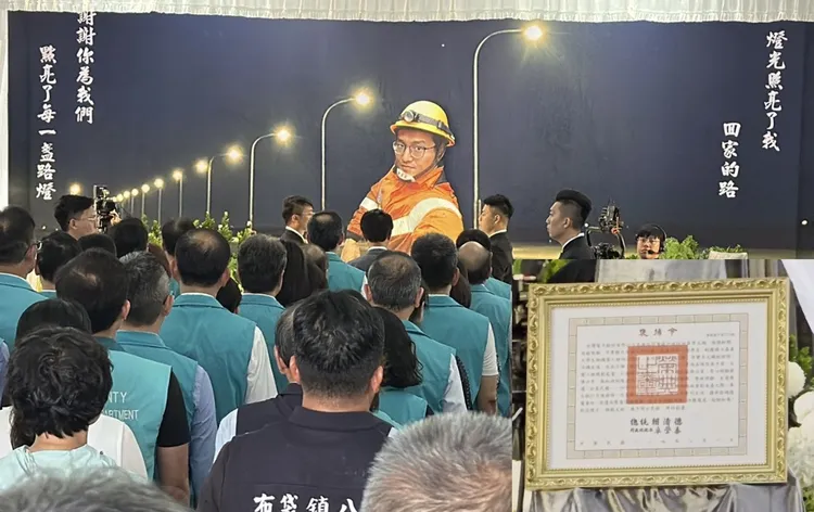 李元瀚告別式場面哀戚，總統府派員頒發褒揚令。讀者提供