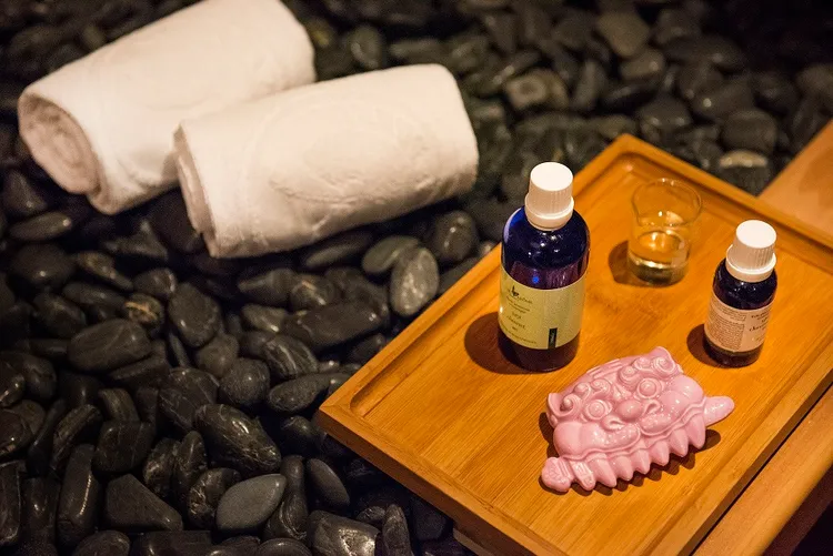 位於台北凱撒六樓的CAESAR Spa，結合東方經絡與傳統技法，是七夕放鬆身心的理想選擇。台北凱撒大飯店提供