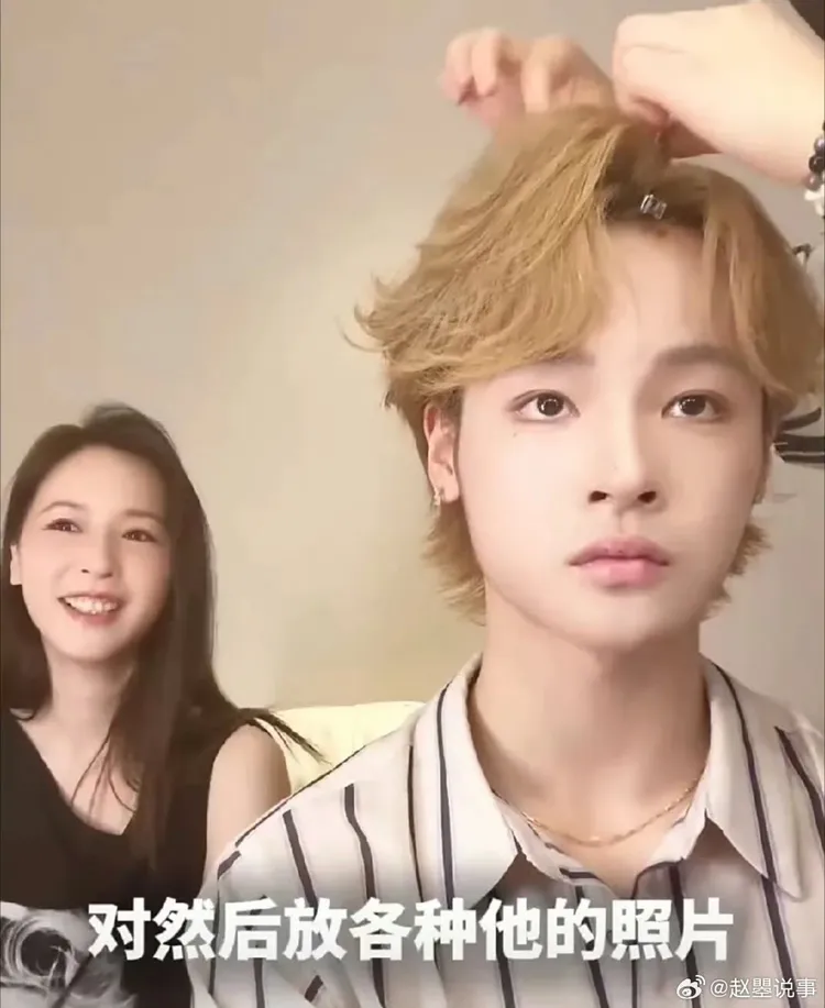 吳佳尼帶兒子去做妝髮。翻攝微博