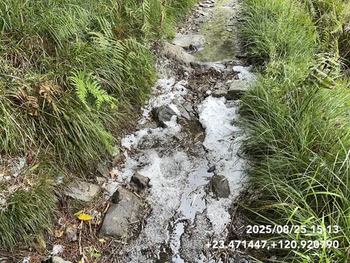 玉山罕見下冰雹5公分厚 國家公園呼籲:勿滯留山頂