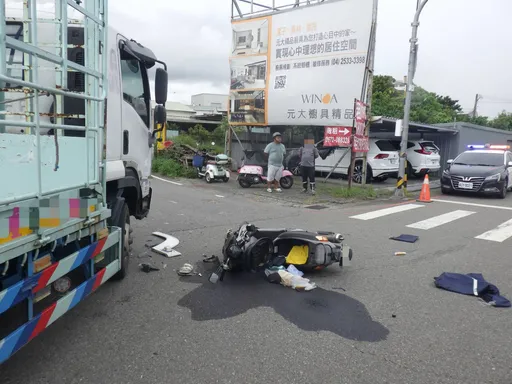 台中30歲孕婦騎車撞大貨車 人車倒地手腳擦傷幸無大礙