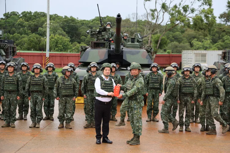 總統賴清德視導，M1A2T實彈射擊訓練。李俊毅攝