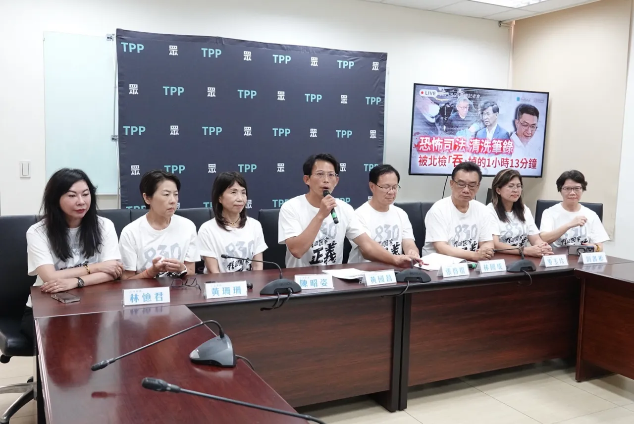 民眾黨團「恐怖司法,清洗筆錄」記者會 林憶君(左起)、黃珊珊、陳昭姿、黃國昌、張啟楷、林國成、麥玉珍、劉書彬。莊宗達攝