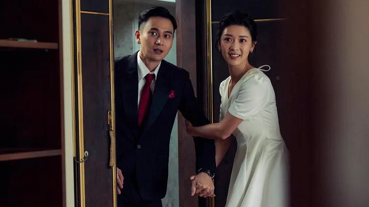 劉冠廷（左）與余香凝劇中飾演即將成婚的夫妻。水花電影提供