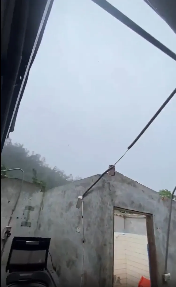 桃源區民宅被強風吹跑屋頂，亟待援助。讀者提供