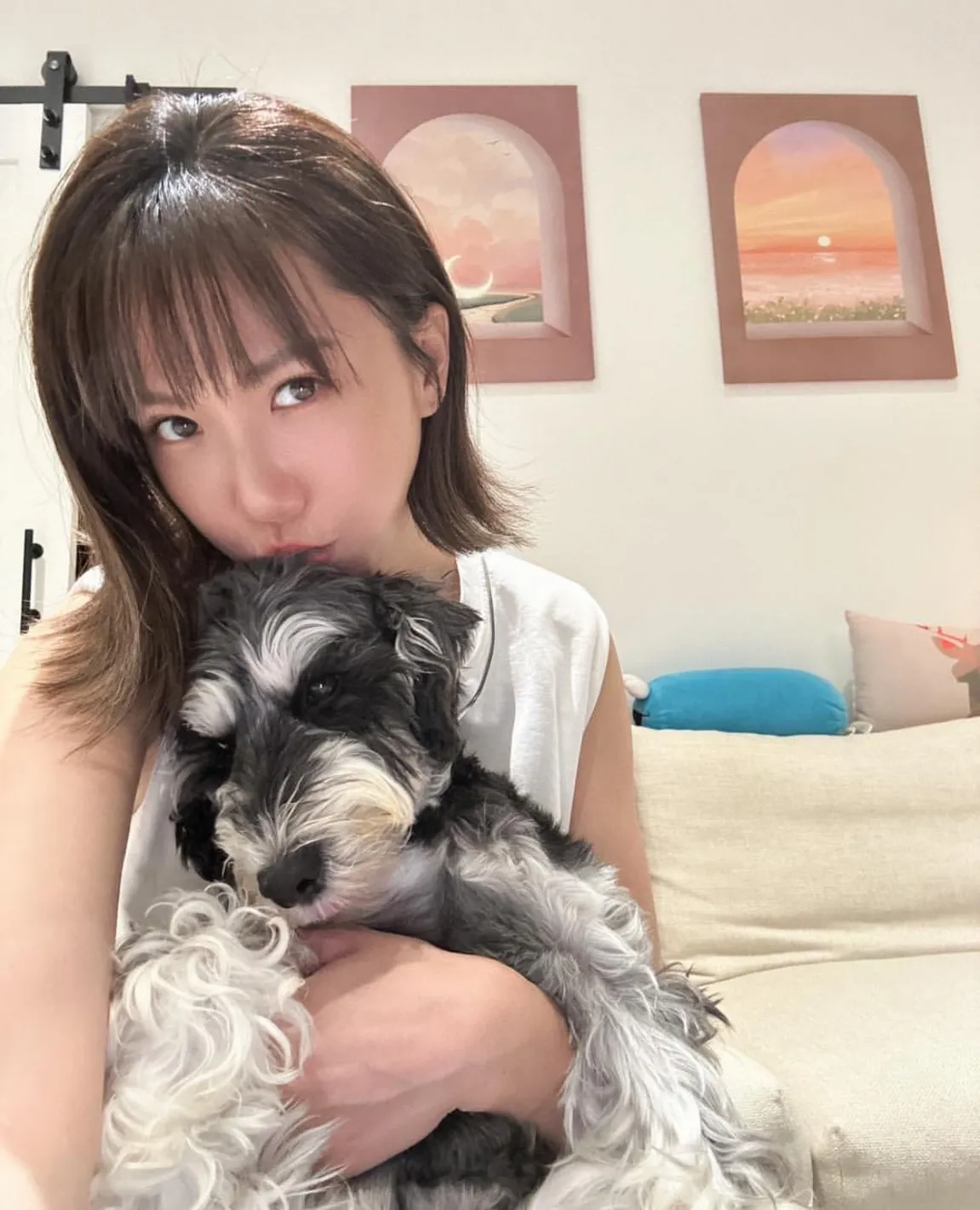 大牙有爱犬陪伴不孤单。翻摄自大牙IG