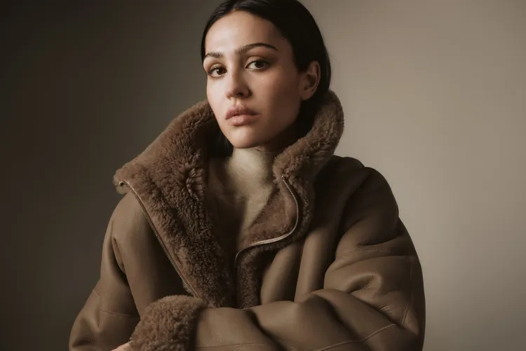 美國新生代超模Amelia Gray拍攝BOSS 2025秋冬廣告企劃。品牌提供