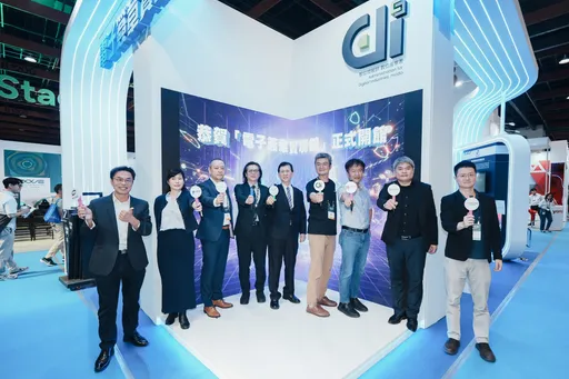 一站體驗電子簽章場景 黃彥男與六家業者攜手開館