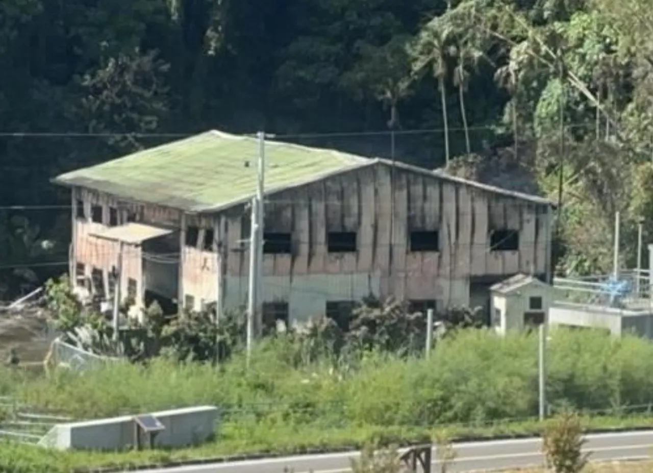 王姓屋主及时逃出,但42岁女儿受困火场,消防人员发现时已明显死亡。翻摄照片