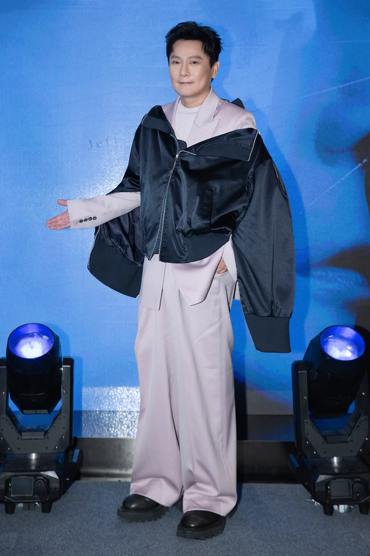 张信哲持续推出音乐新作。潮水音乐提供