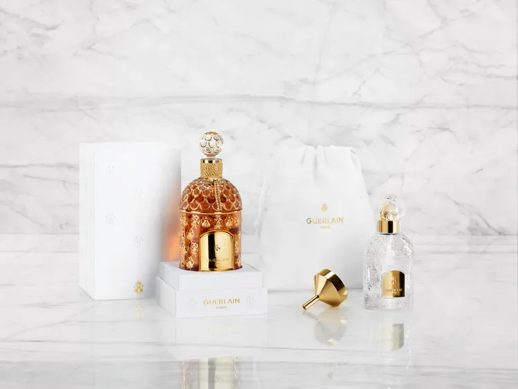 嬌蘭BEE BOTTLE蜂印瓶與隨附30ML噴霧瓶。品牌提供