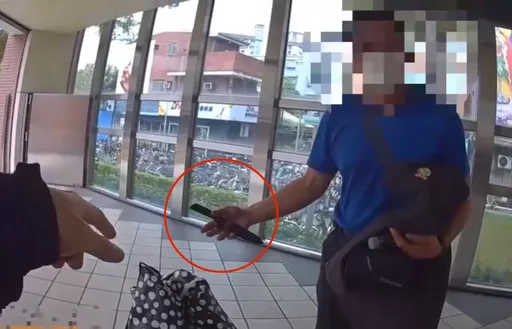 捷運站衣服掉出水果刀嚇壞民眾 怪男辯「我是廚師...很正常」判決出爐慘了