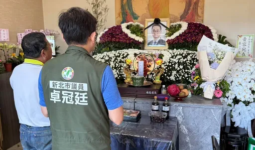 灵前吊唁「南投小钢炮」曾琮恺 卓冠廷:连你的份一起拼!