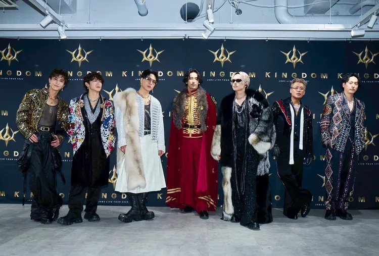 今市隆二（右三）在4月犯案，之後像沒事人般與三代目JSB團員進行巨蛋巡演。翻攝三代目JSB X