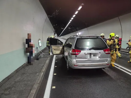 国5火烧车!雪山隧道内烟雾弥漫 全线一度封闭