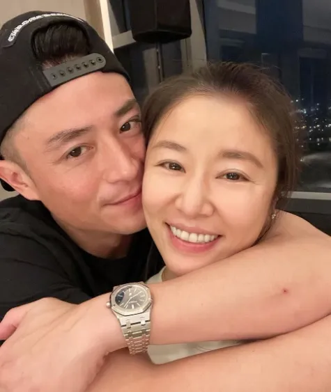 林心如（右）與霍建華從朋友進階成夫妻。翻攝林心如臉書