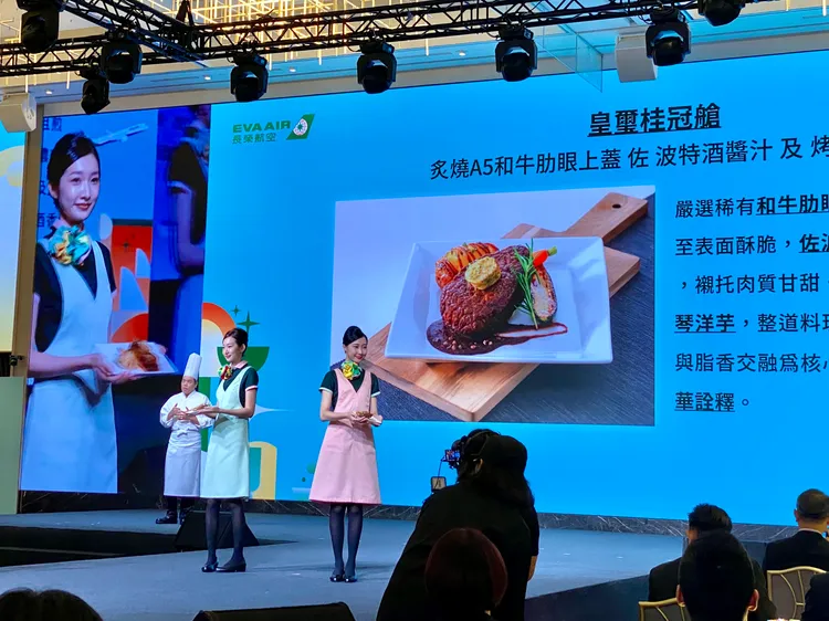 長榮航空10月1日起將於紐約航線推出全艙等的全新機上餐點。莊偉祺攝