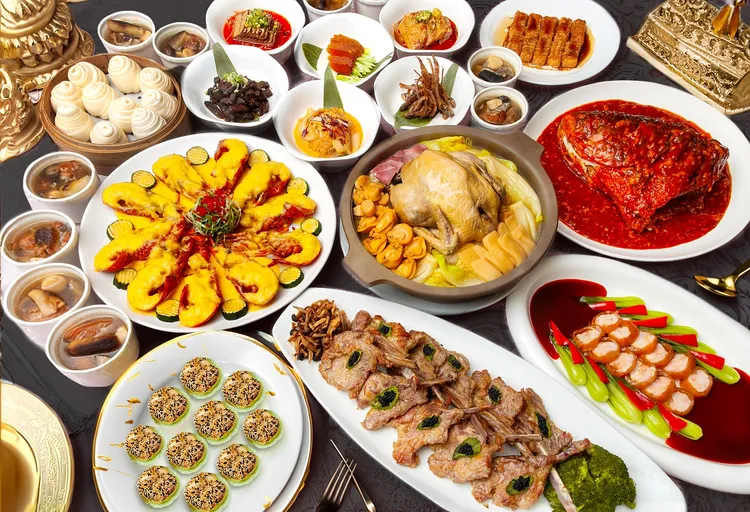 《王朝御府宴》融合傳統廚藝與經典風味，為父親節與閏六月獻上充滿儀式感的團圓食光。台北凱撒大飯店提供