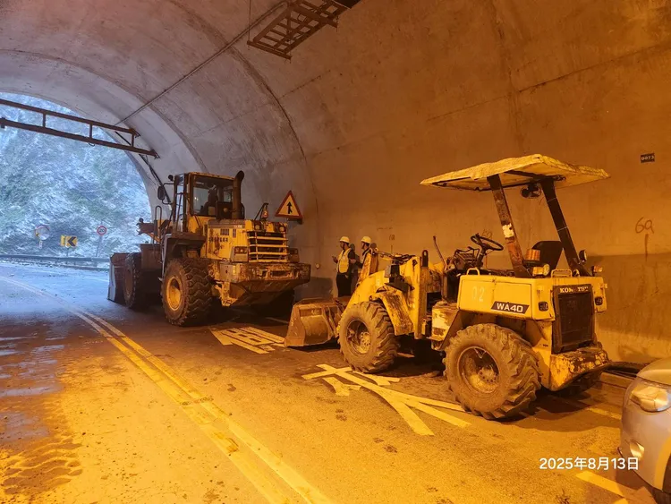 工務單位派機具搶修。太魯閣工務段提供