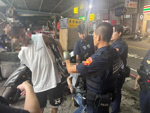 新莊「包手猴」雙載藏毒外出吃宵夜 停紅燈「1動作」被警包圍衰蹲牢