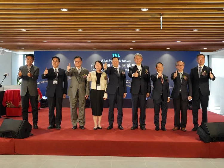 圖為2024年東京威力科創台南營運中心開幕式，執行長河合利樹(左5)曾來台情景。東京威力科創提供